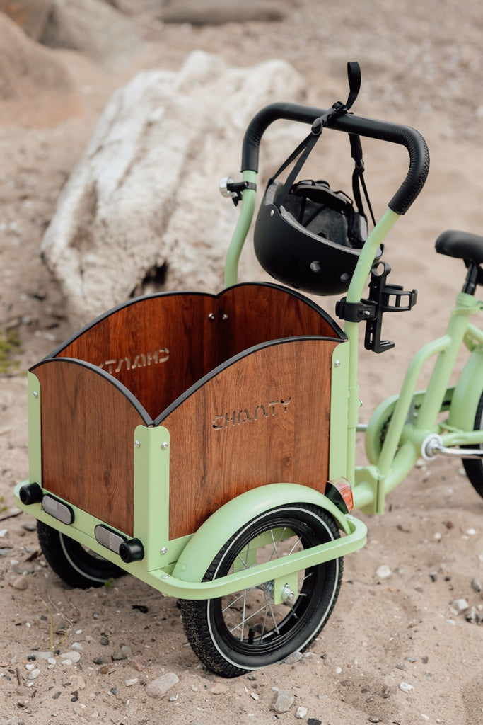 Chanty Cargo Kid - Grøn inkl. hjelm, flaskeholder, håndtag i 2 farver og ringklokke - BørnecyklerneChantyBørnecyklerneGrøn: BLC16 - GRNChanty Cargo Kid - Grøn inkl. hjelm, flaskeholder, håndtag i 2 farver og ringklokke