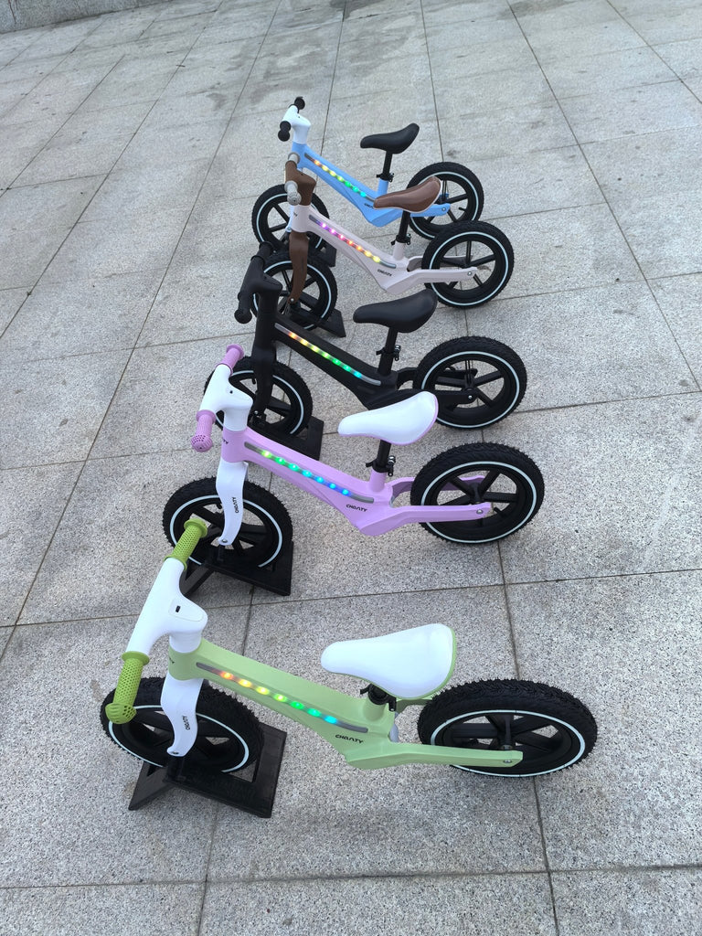 Løbecykel med Lys | LED - belysning | 2 - 6 År | Børnecyklerne - BørnecyklerneChantyBørnecyklerneLB - 12 - PINK5715518000028PinkLøbecykel med Lys | LED - belysning | 2 - 6 År | Børnecyklerne